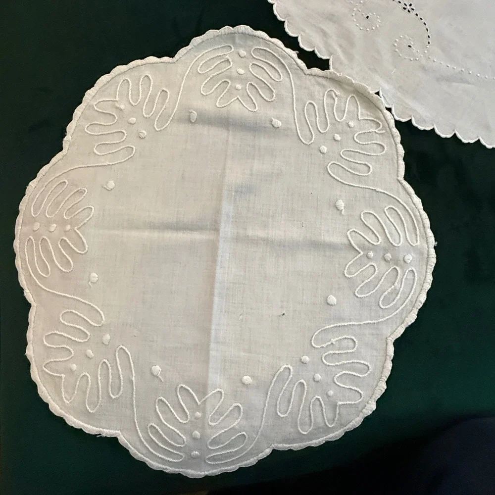 Vintage White Linen Doily Set 2pc Scalloped Edge Eyelet Embroidery Round
